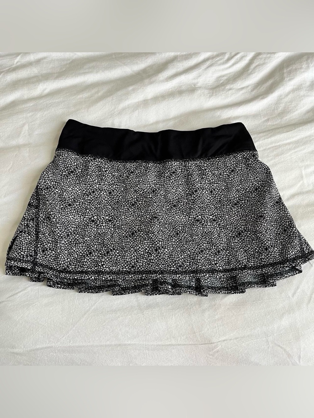 Lululemon Pace Rival Pleated Athletic Skirt Black White Geometric Print Size 6